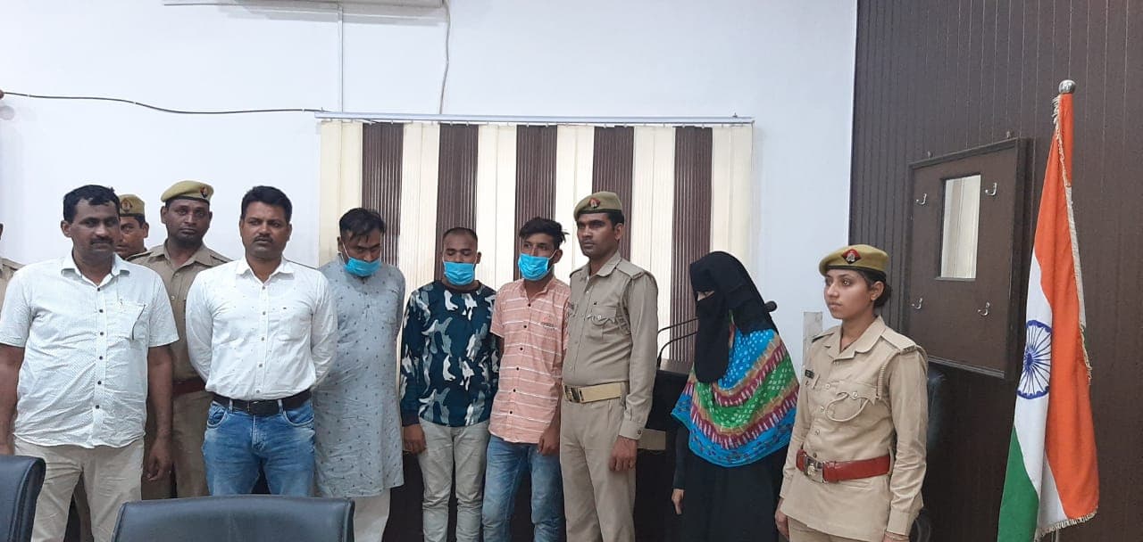 बरेली में फर्जी आधार और जाति प्रमाण पत्र बनाने वाले गिरोह का भंडाफोड़, एसओजी ने चार को किया गिरफ्तार