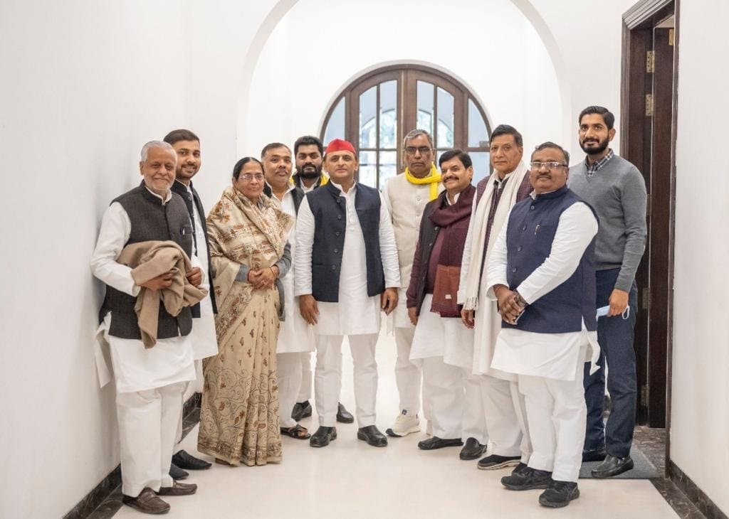 योगी सरकार को सदन में घेरने की तैयारी! सपा विधायक दल की बैठक आज, अखिलेश यादव पर टिकीं नजरें