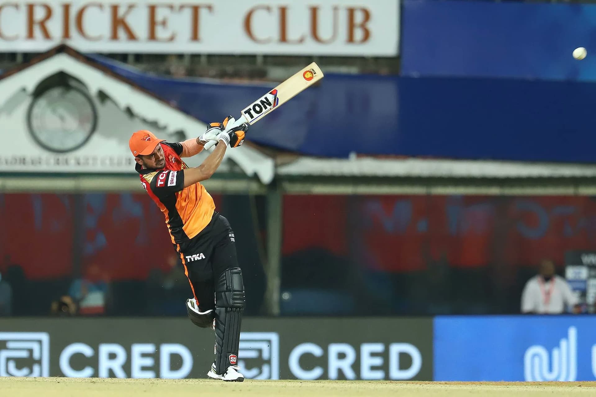 IPL 2021, SRH vs RCB : तुमसे न हो पाएगा पांडे जी- हैदराबाद की हार के बाद फैंस से लेकर दिग्गज क्रिकेटर्स तक मनीष पांडे पर निकाली भड़ास