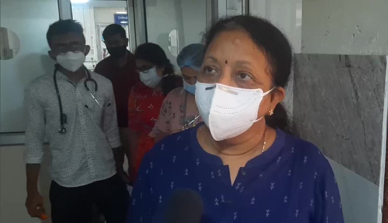 गुजरात के वडोदरा में कोरोना पॉजिटिव जुड़वा बच्चों ने लिया जन्म, दोनों नवजातों की डॉक्टर कर रहे देखरेख