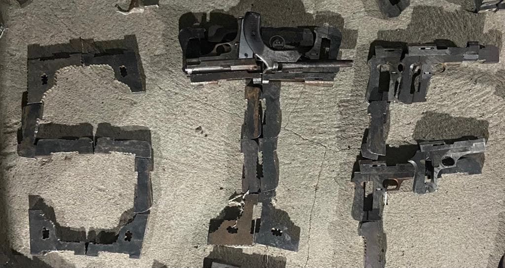 UP और बिहार एसटीएफ ने मैनपुरी में अवैध असलहा फैक्‍ट्री का किया भंडाफोड़, 9 गिरफ्तार, मुंगेर के थे कारीगर