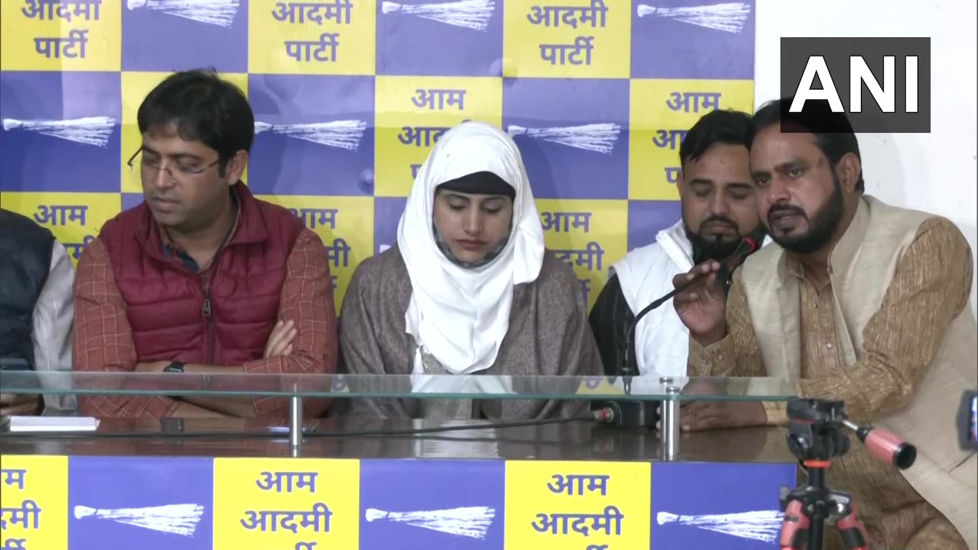 कांग्रेस को झटका : दो नव निर्वाचित पार्षद समेत आप में शामिल हुए दिल्ली के उपाध्यक्ष अली मेहदी