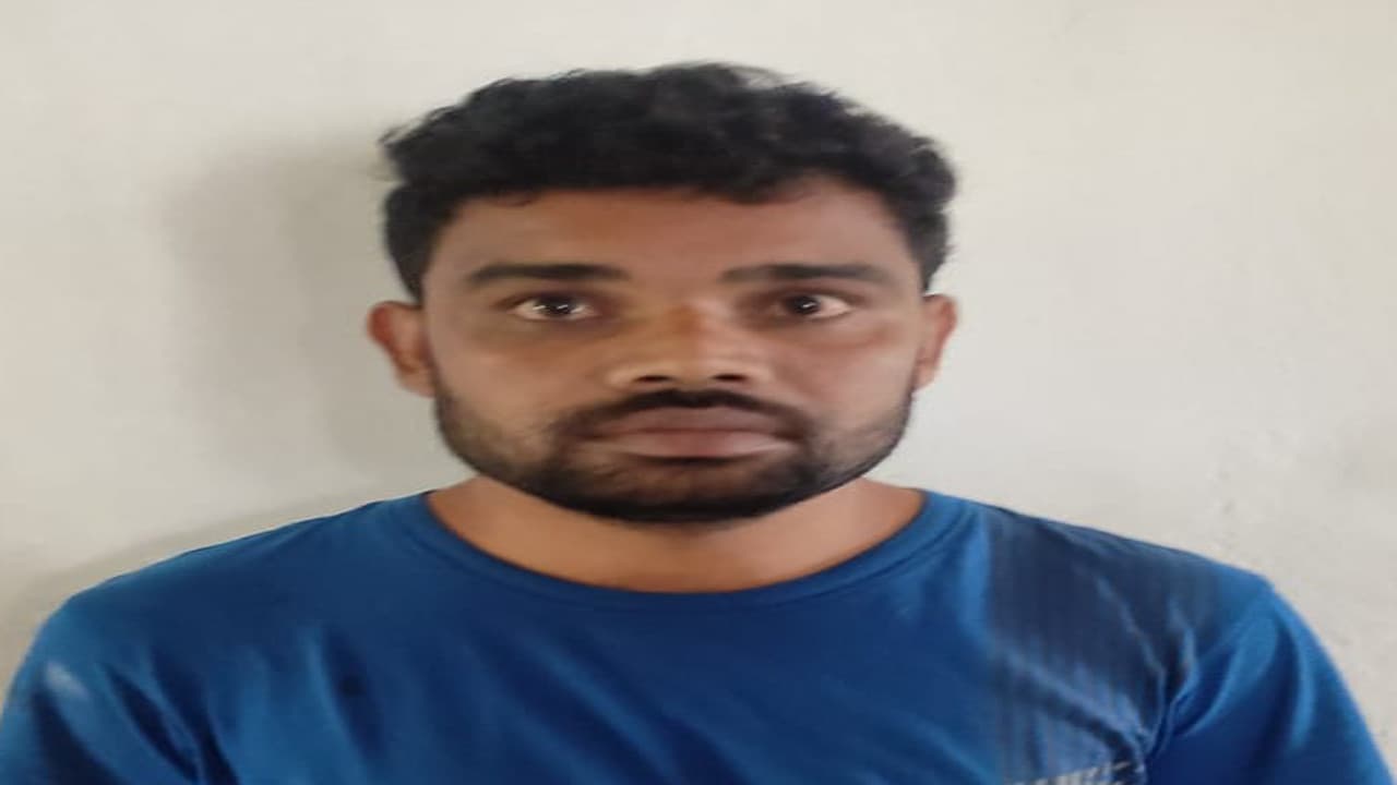 Jharkhand News: फेसबुक के माध्यम से हुई थी दोस्ती, महिला समेत 2 बच्ची का हुआ अपहरण, पुलिस ने किया बरामद Jharkhand News: फेसबुक के माध्यम से हुई थी दोस्ती, महिला समेत 2 बच्ची का हुआ अपहरण, पुलिस ने किया बरामद