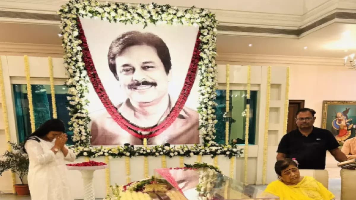 Subrata Roy Last Rites : सुब्रत रॉय पंचतत्व में विलीन,  पोते ने दी मुखाग्नि , अंतिम विदाई देने नहीं आया बेटा