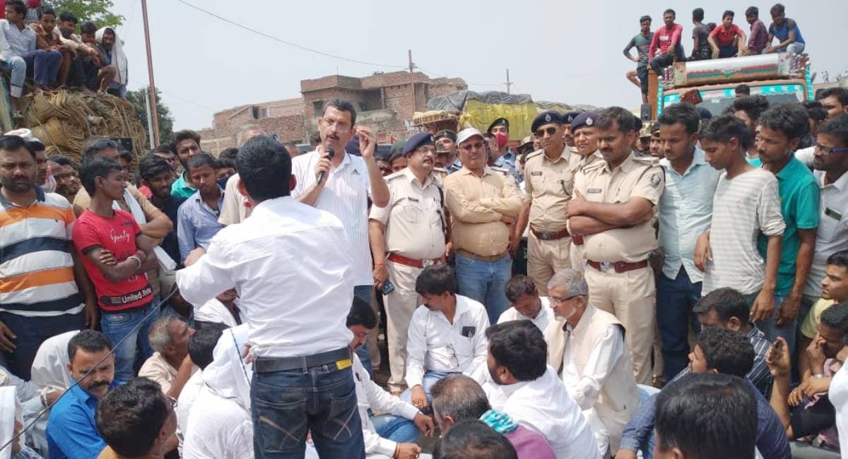 Saharsa: मुखिया रंजीत के शव के साथ सड़क जाम, 5 माह में भागलपुर, जमुई, मुंगेर में भी हो चुकी है हत्या