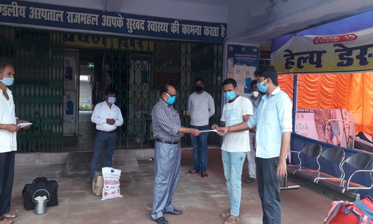 साहिबगंज में 12 लोगों ने कोरोना को दी मात, स्वास्थ्य कर्मियों ने सम्मान पूर्वक भेजा घर