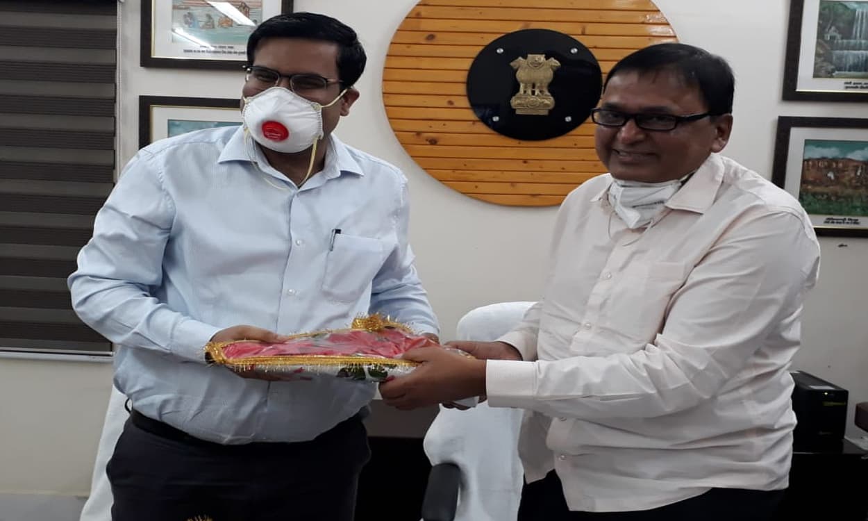 साहिबगंज के नये डीसी चितरंजन कुमार ने संभाला पदभार, कहा- सरकार की नीतियों और संसाधनों को अंतिम व्यक्ति तक पहुंचाना पहली प्राथमिकता