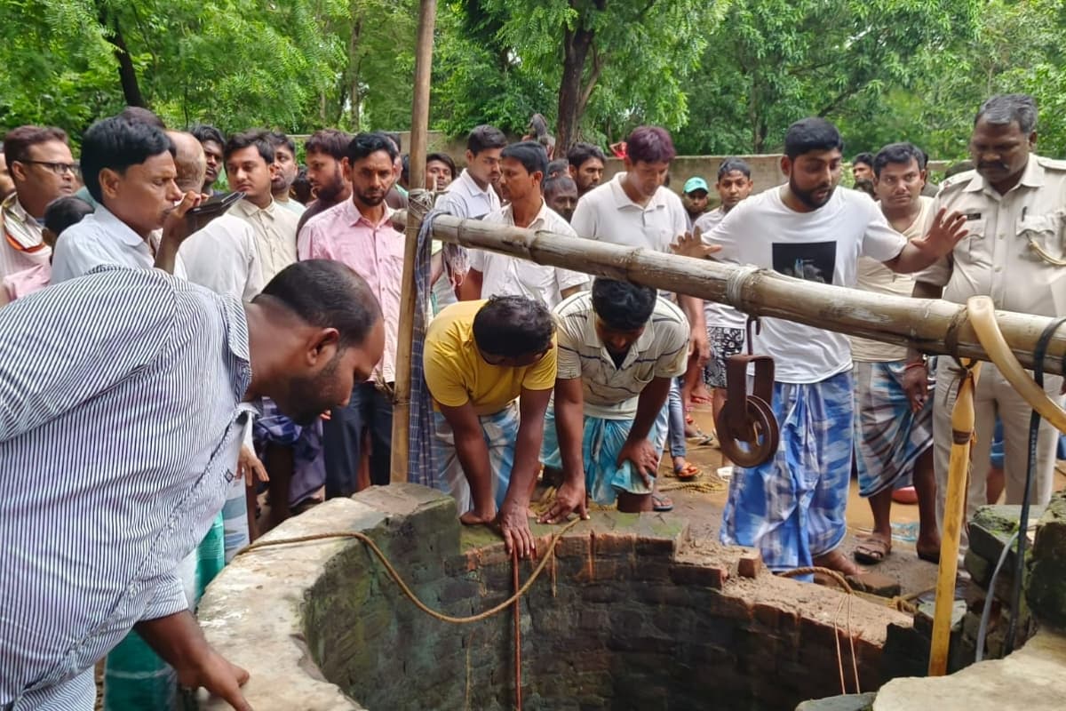 झारखंड : बकरे को बचाने कुएं में उतरे पिता-पुत्र, बच गया बकरा, बाप-बेटे की मौत