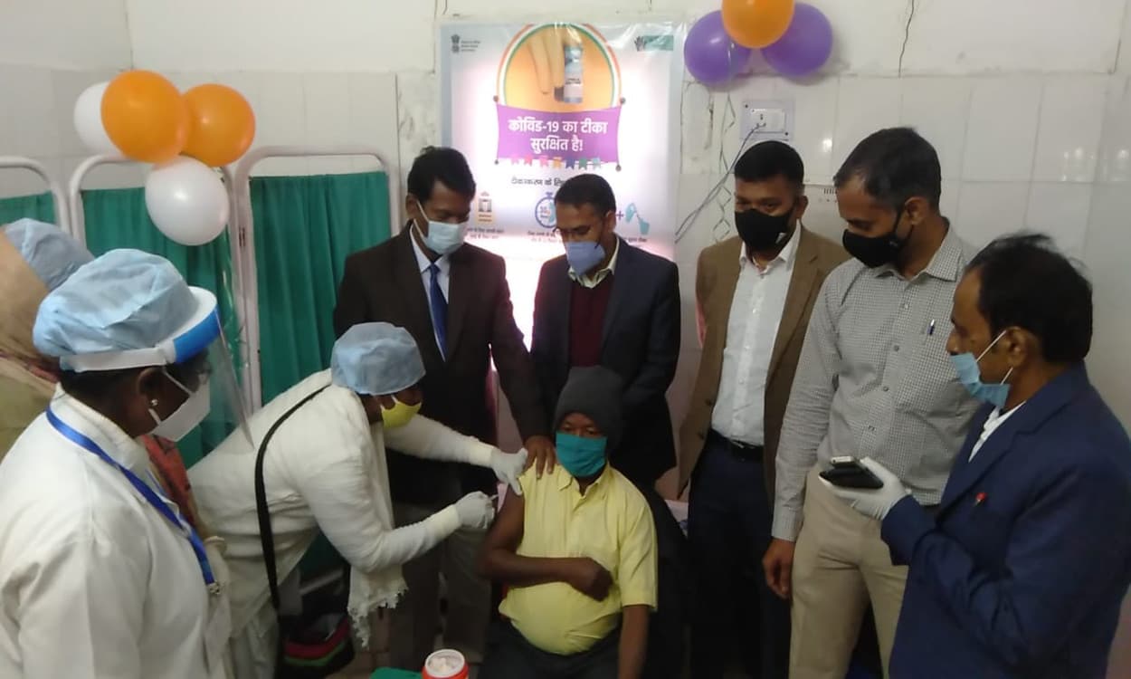 Corona Vaccine in Bihar : बिहार में आज से हेल्थ एंड वेलनेस सेंटर पर भी लगेगा टीका, भीड़ के कारण 20 दिनों तक पहुंचा वेटिंग लिस्ट
