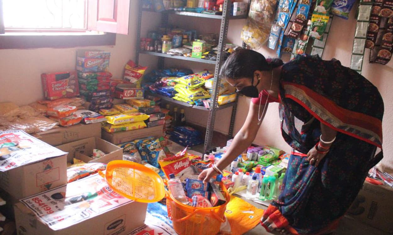 ग्रामीण इलाकों में राशन की ऑनलाइन होम डिलीवरी से महंगाई को मात देने में जुटीं महिलाएं, लॉकडाउन से अब तक इतने रुपये की कर ली कमाई...