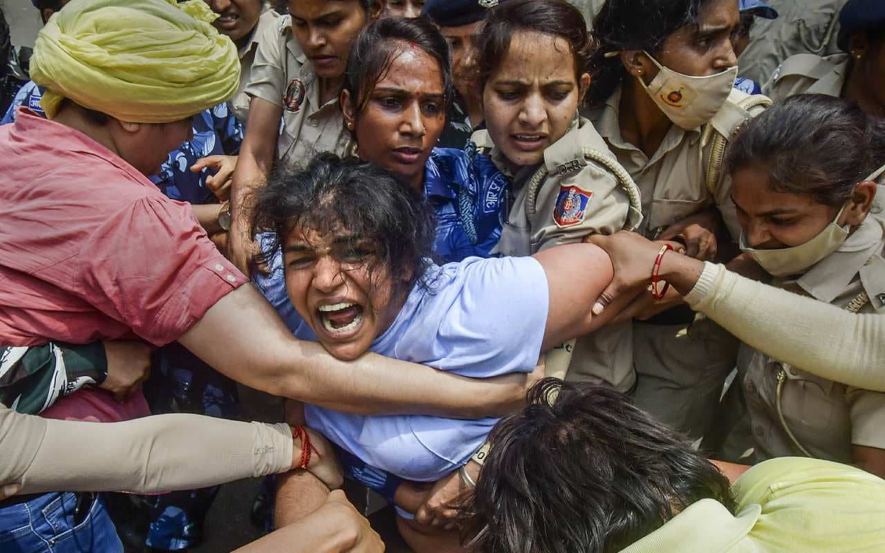 Wrestlers Protest: दिल्ली पुलिस ने प्रदर्शनकारी पहलवानों को लिया हिरासत में, जंतर-मंतर से हटाये गये तंबू