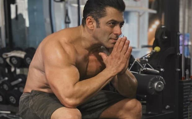 शर्टलेस होकर सलमान ने कोरोना वायरस पर कहा कुछ ऐसा, फैंस कर रहे जमकर तारीफ