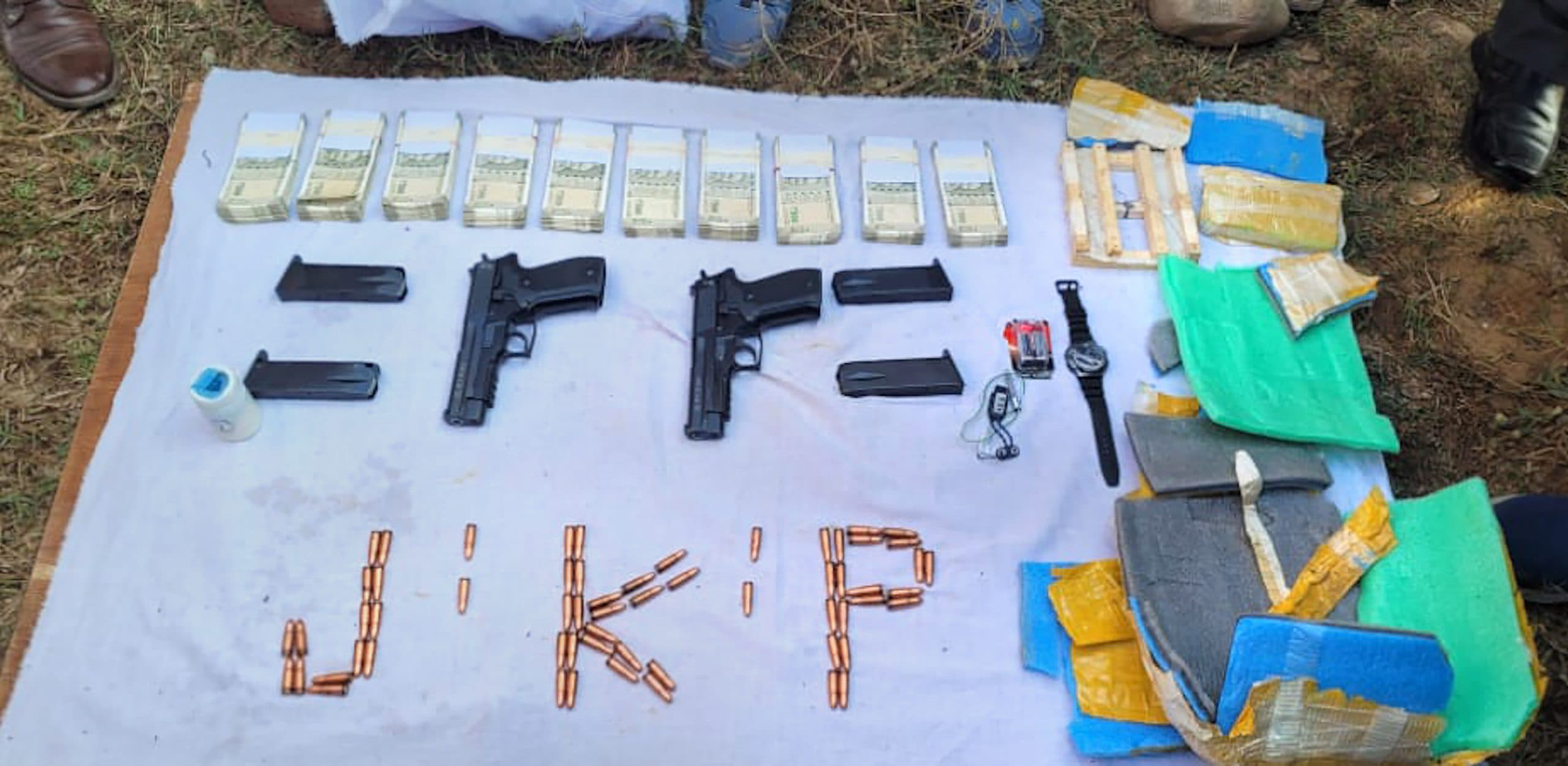 जम्मू-कश्मीर : बड़ी साजिश नाकाम! संदिग्ध पैकेट से मिले 5 लाख रुपये और हथियार