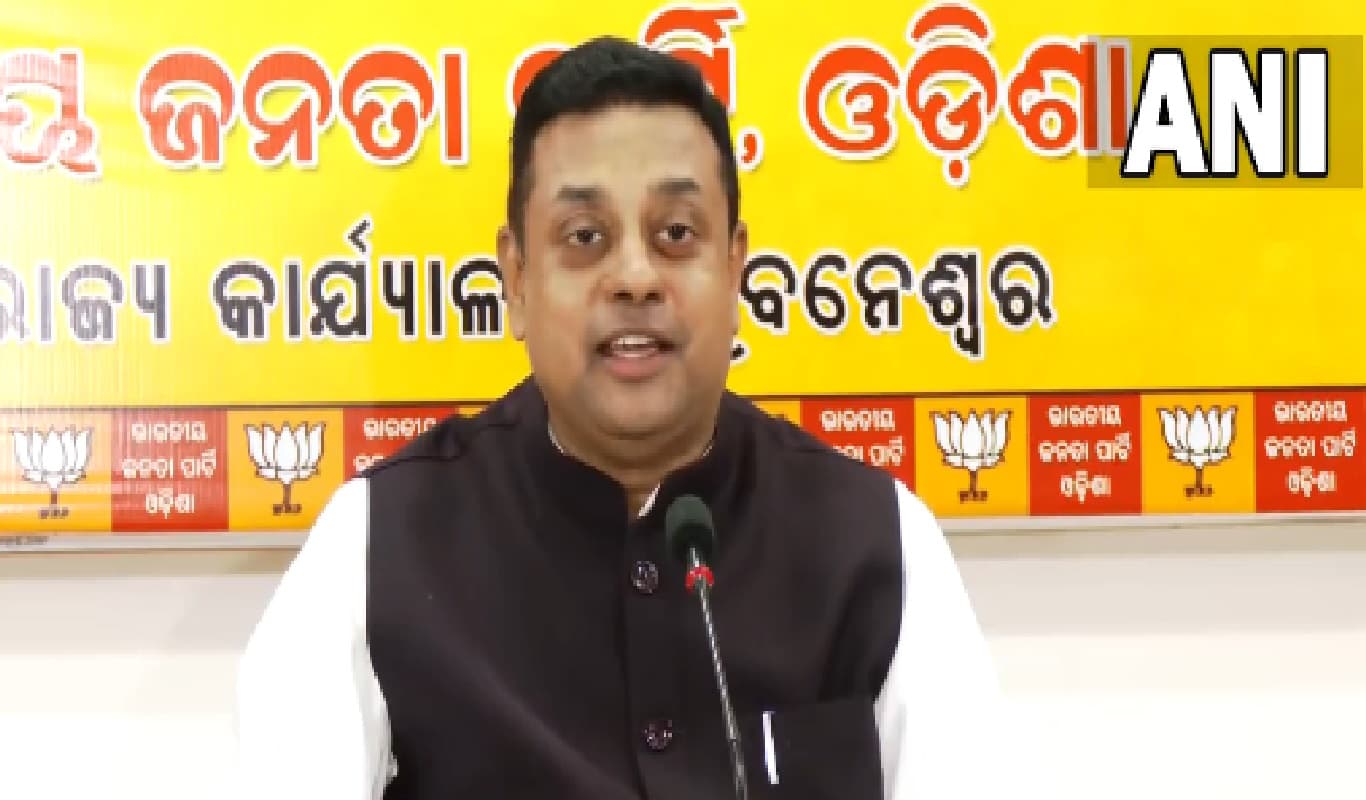 'मनीष सिसोदिया के दस्ताने पहनकर अरविंद केजरीवाल ने किया भ्रष्टाचार', संबित पात्रा ने साधा निशाना