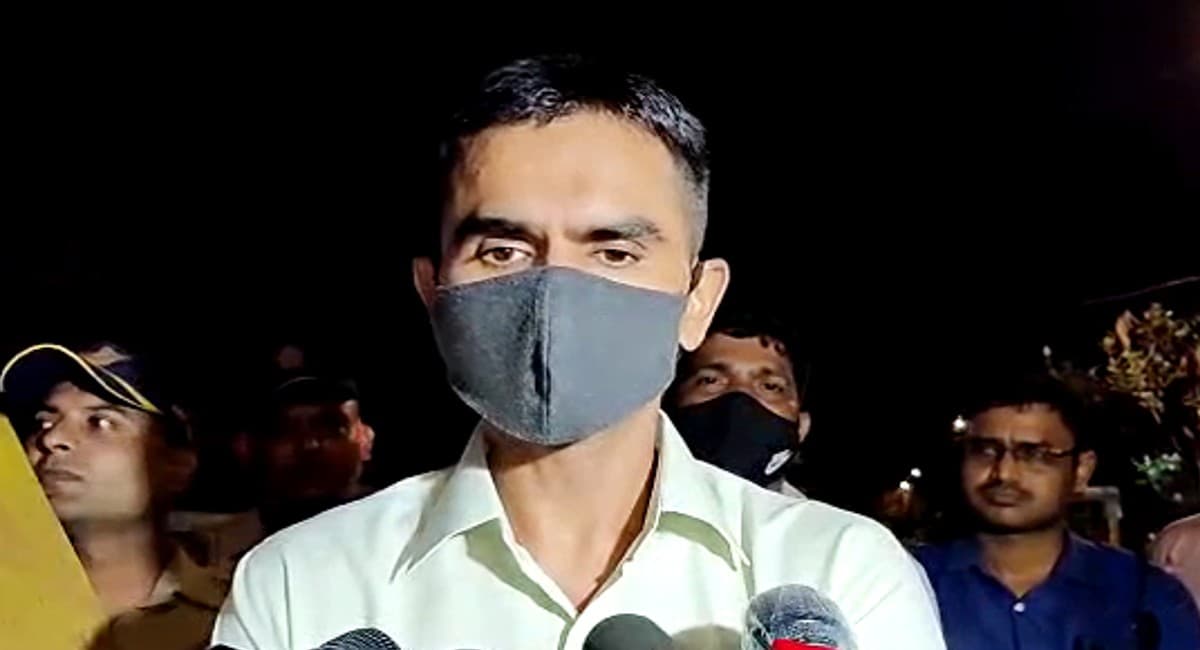 अपना आचार-व्यवहार बदलें अधिकारी
