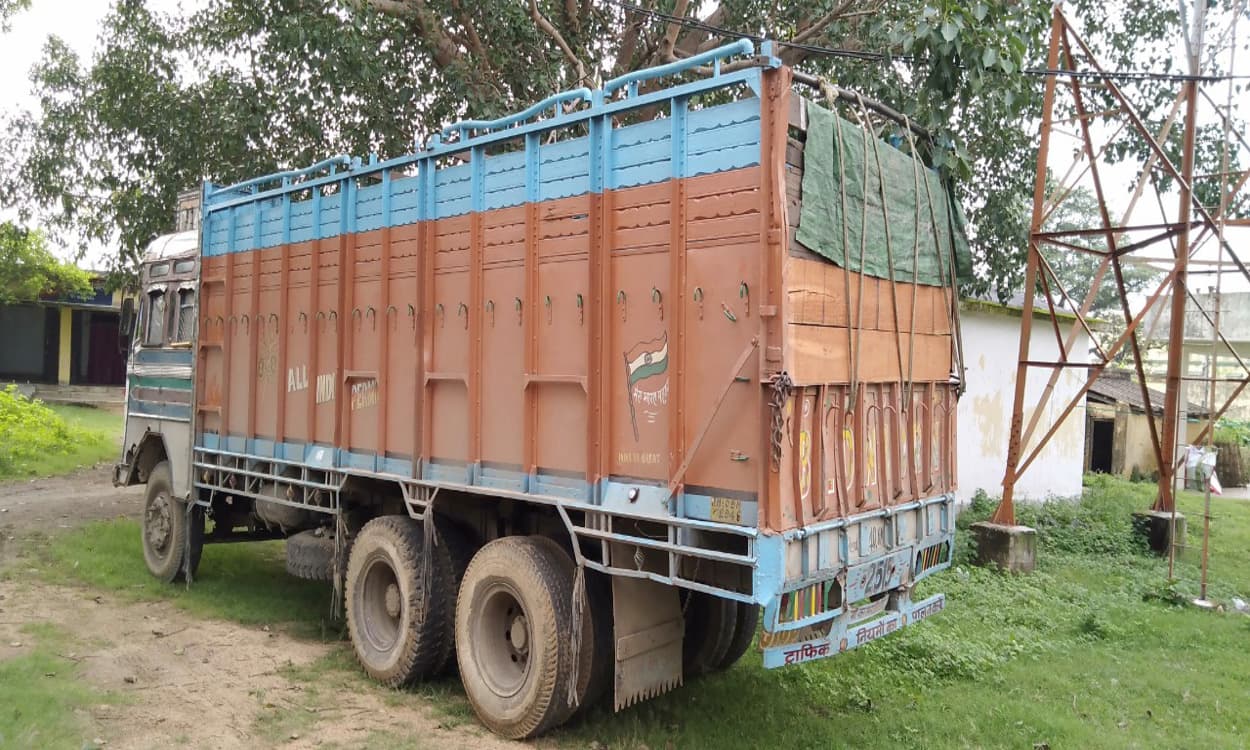 मुजफ्फरपुर में NH-28 पर ट्रक से पुलिस ने एक करोड़ के शराब को जब्त किया, चालक गिरफ्तार