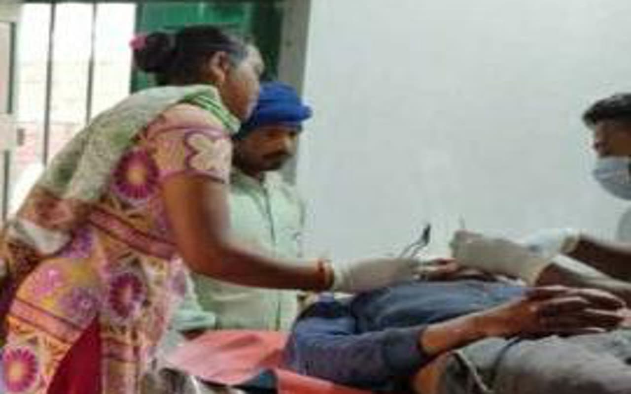 झारखंड : पलामू टाइगर रिजर्व में 15 मिनट तक 
भालू से लड़ता रहा रिटायर्ड जवान, रिम्स रेफर