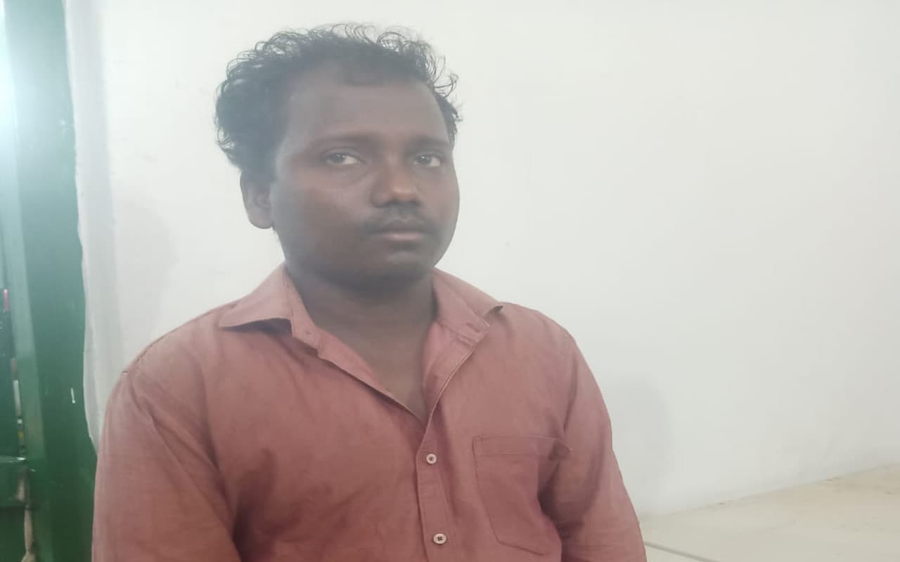 ओडिशा ट्रेन हादसा : मोबाइल देख रहा था, तभी तेज झटका लगा और पलट गयी बाेगी, धालभूमगढ़ के घायल संजय ने कही बात