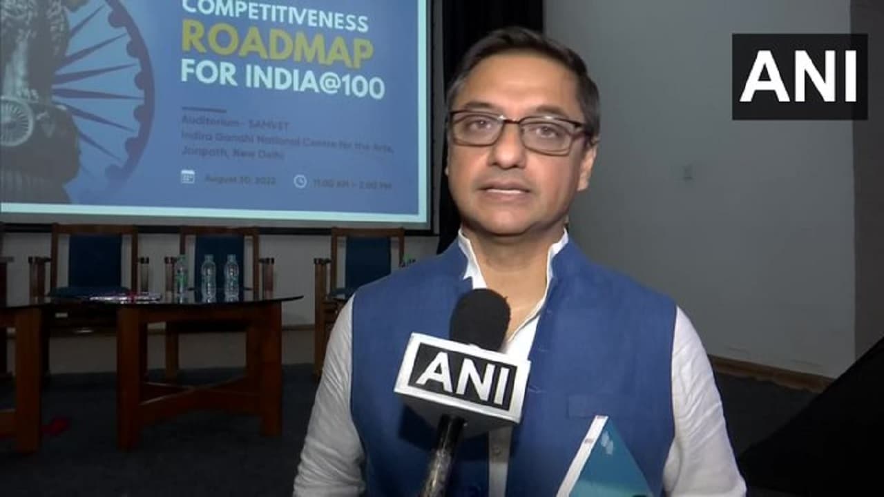 रुपये की गिरावट पर PM की आर्थिक सलाहकार समिति के सदस्य ने कहा- वैश्विक कारणों से हो रहा ऐसा रुपये की गिरावट पर PM की आर्थिक सलाहकार समिति के सदस्य ने कहा- वैश्विक कारणों से हो रहा ऐसा