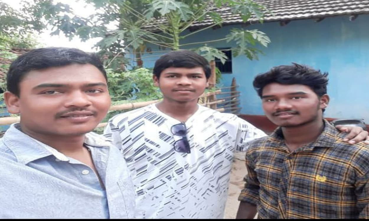 Jharkhand JAC 10th Result 2020 : माता-पिता नहीं, फिर भी संतोष ने जारी रखी पढ़ाई,  बना कोल्हान प्रमंडल टॉपर, जानिये कैसे