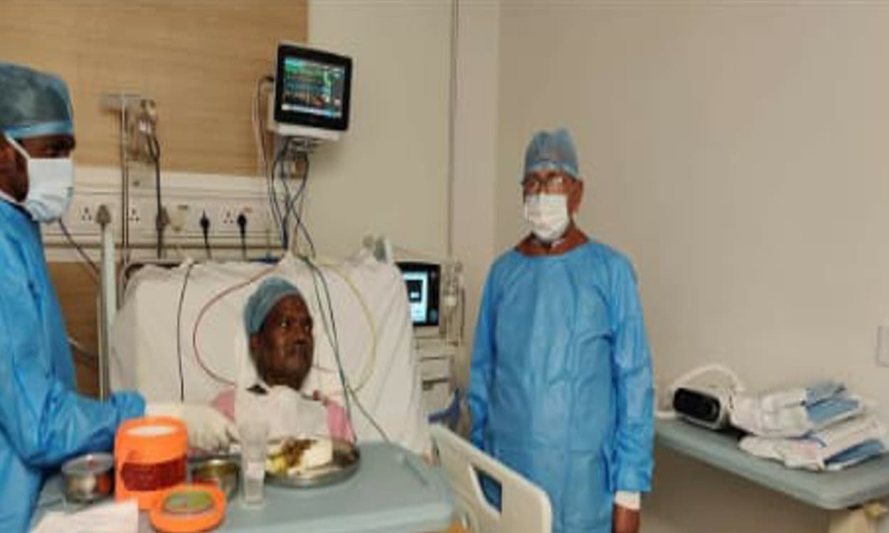 झारखंड के शिक्षा मंत्री जगरनाथ महतो से मिले पूर्व मंत्री सरयू राय, जल्द स्वास्थ्य लाभ की कामना की