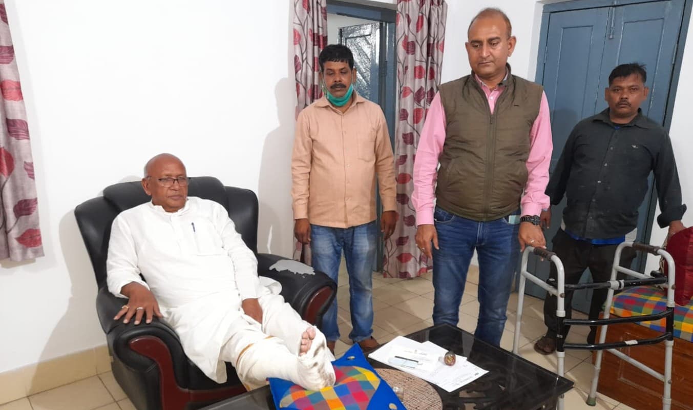 सरयू राय के पैर में फ्रैक्चर, मॉर्निंग वॉक करते समय फिसले जमशेदपुर के विधायक