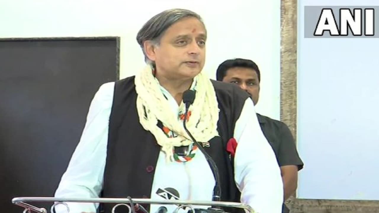 Congress Presient Election: बड़े नेताओं से समर्थन की उम्मीद नहीं की, बोले थरूर- हर किसी के साथ की जरूरत