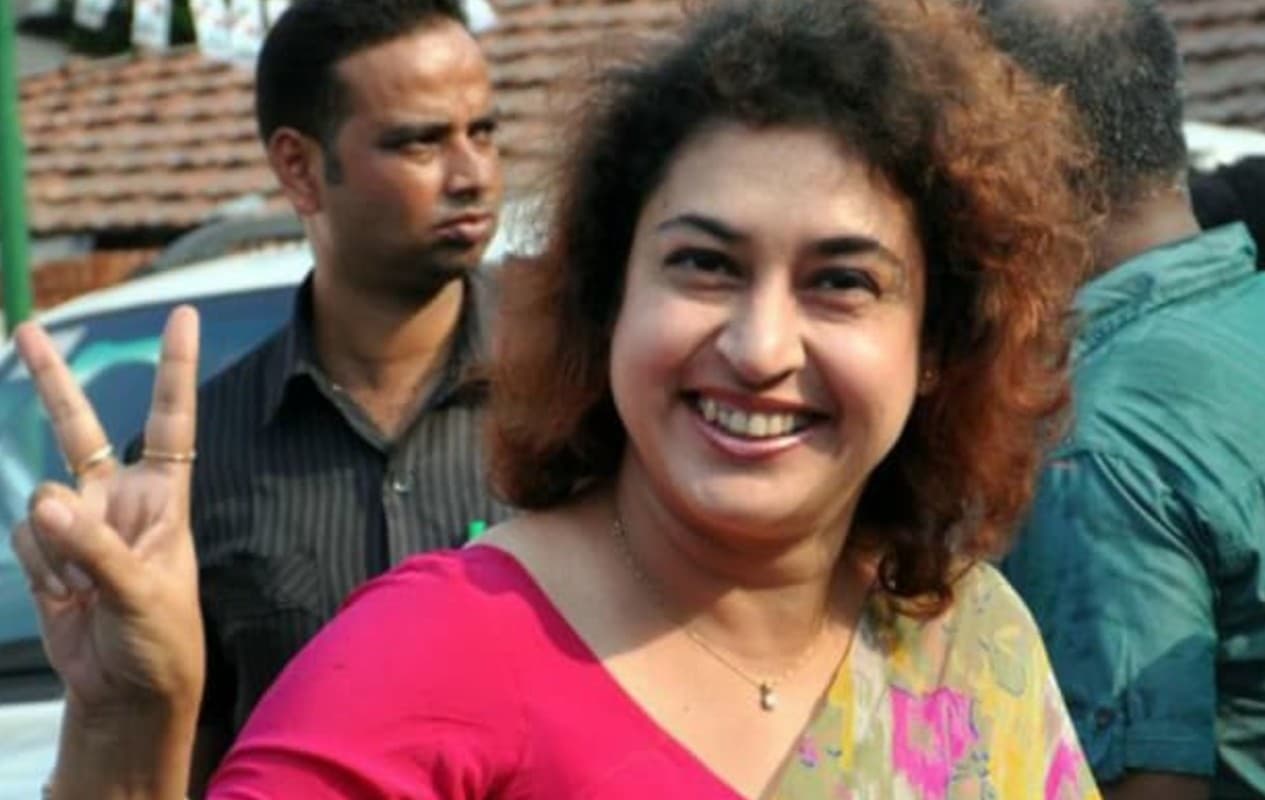 मानसिक पीड़ा झेलने वाली TMC सांसद शताब्दी रॉय को क्यों लेना पड़ा यू-टर्न? मानसिक पीड़ा झेलने वाली TMC सांसद शताब्दी रॉय को क्यों लेना पड़ा यू-टर्न?