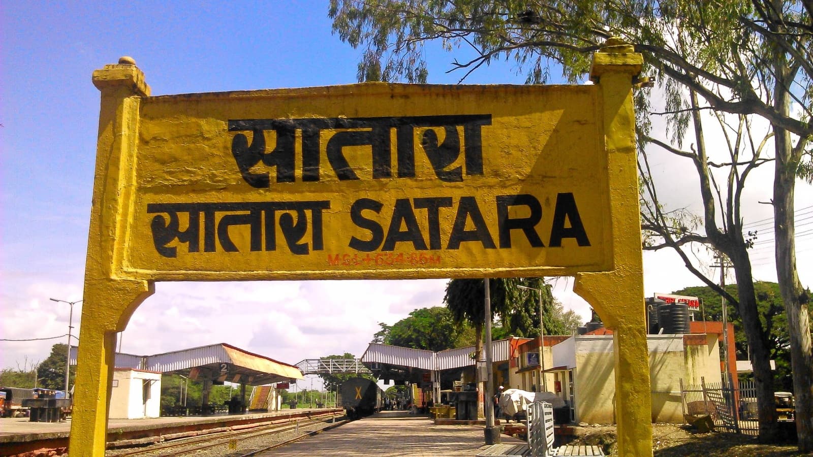 महाराष्ट्र के सतारा में स्टेशन पर रात गुजारने को विवश झारखंड के 500 मजदूर