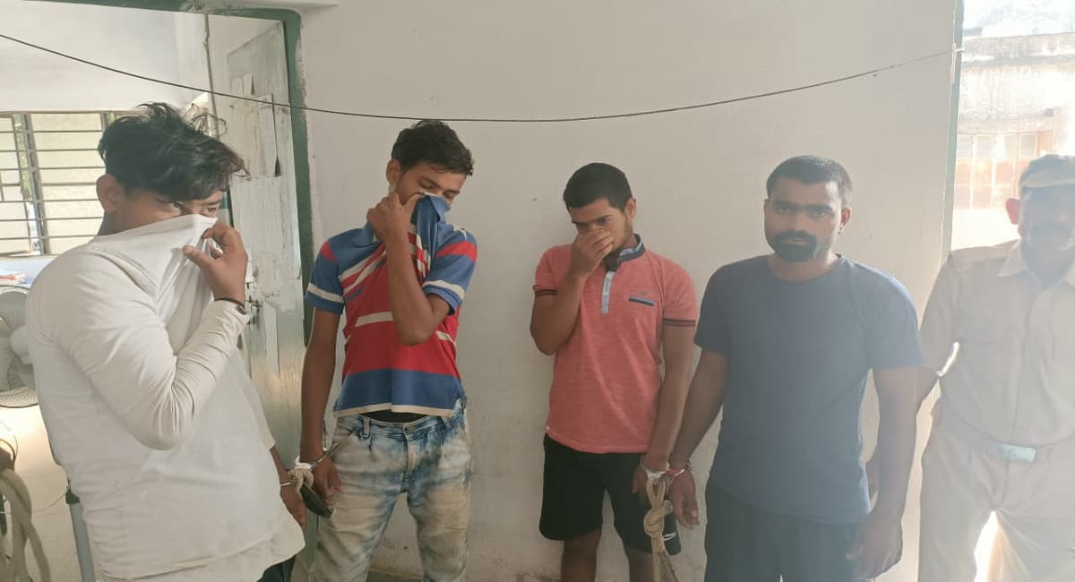 Jharkhand Crime News: त्योहारी सीजन में बिहार में शराब खपाने की थी तैयारी, कोडरमा में पुलिस ने 4 तस्कर दबोचे