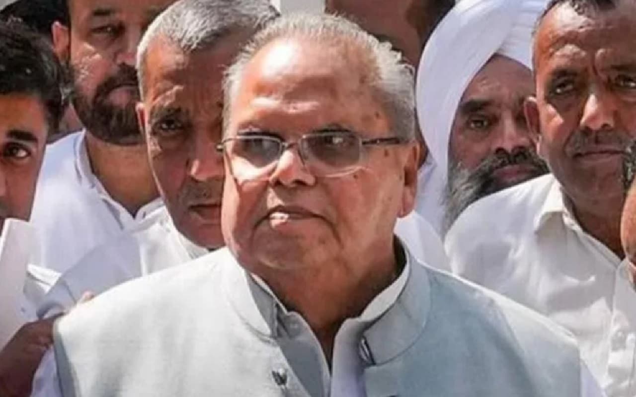 बीमा घोटाला मामला: सीबीआई ने पूर्व राज्यपाल सत्यपाल मलिक के सहयोगी के परिसर समेत 9 स्थानों पर छापेमारी की