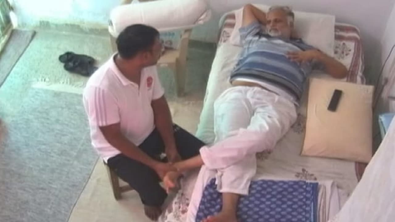 Satyendar Jain का जेल में मसाज वाला Video वायरल होने पर BJP-AAP में बढ़ी तकरार, जानिए किसने क्या कहा…