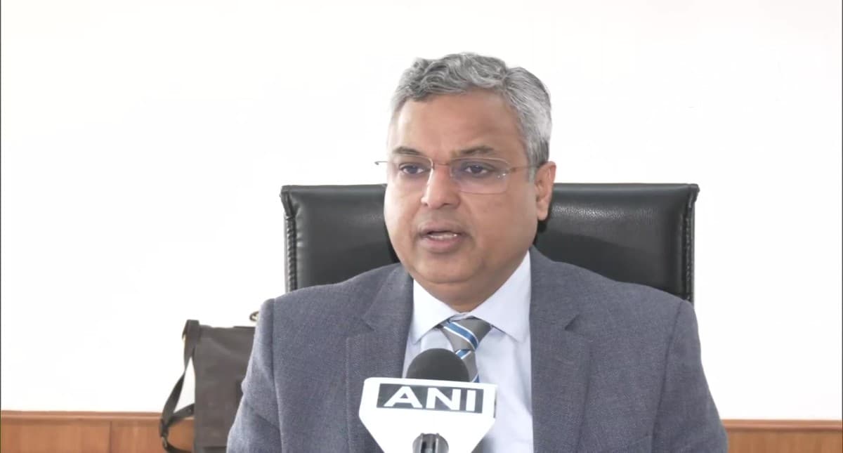 आधार ने फर्जीवाड़ा कर योजनाओं का लाभ लेने वालों को बाहर किया, UIDAI के सीईओ सुभाष गर्ग ने कहा