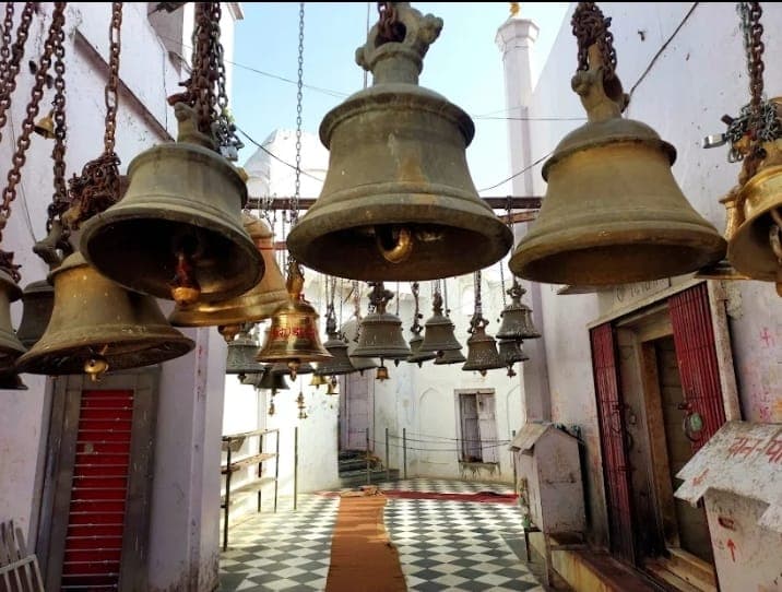 Sawan Somvar: आगरा का बटेश्वर धाम...जहां डकैती के बाद घंटा चढ़ाते थे डाकू