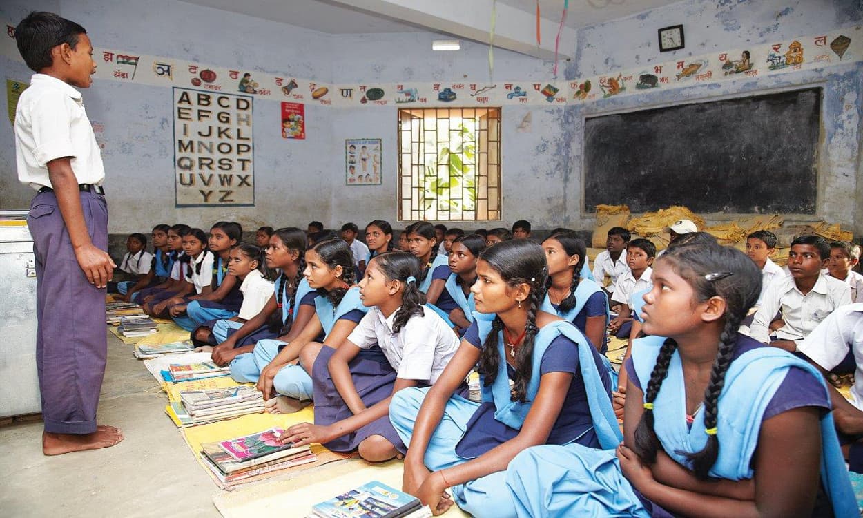 यूपी के बेसिक स्कूलों में बनेंगे 22 हजार स्मार्ट क्लासरूम, आईसीटी लैब विकसित करने की मिली मंजूरी