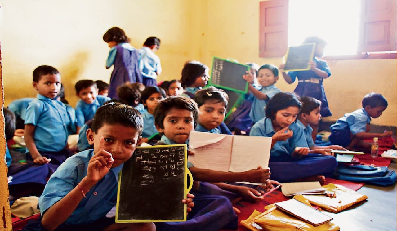 Jharkhand News: स्कूलों से वंचित छात्रों के लिए चलेगी विशेष कक्षा, 25 से 30 बच्चों का होगा नामांकन Jharkhand News: स्कूलों से वंचित छात्रों के लिए चलेगी विशेष कक्षा, 25 से 30 बच्चों का होगा नामांकन
