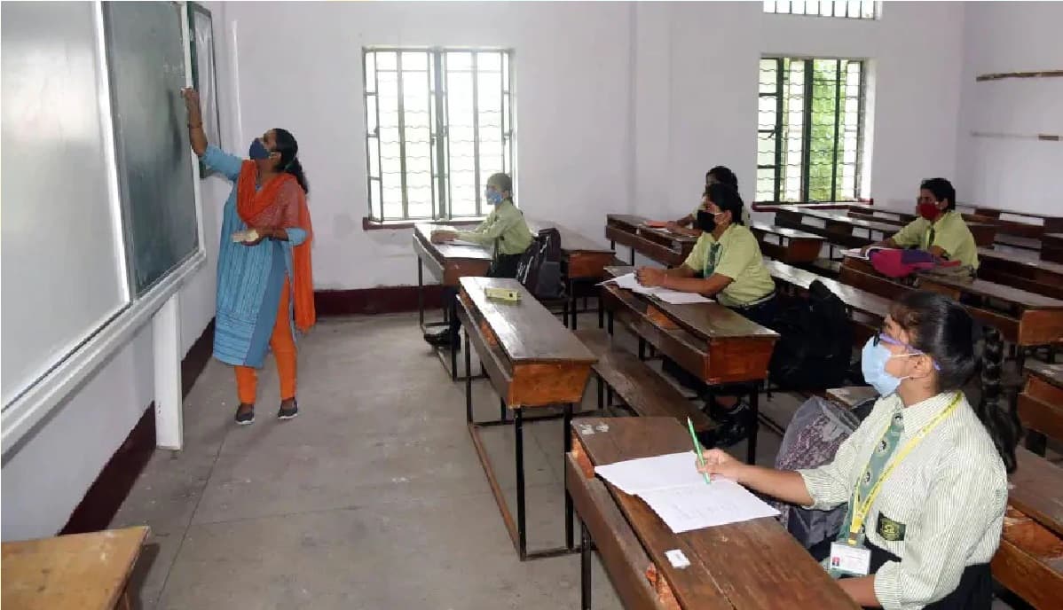 School Reopen News : असम में दो शिक्षकों के कोरोना पॉजिटिव होने के बाद हड़कंप, स्कूल 7 दिनों के लिए सील