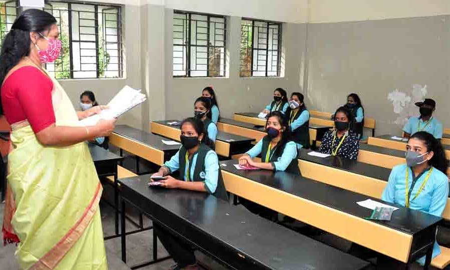 School Reopen: रांची समेत इन 7 जिलों में खुले स्कूल, लेकिन परीक्षाएं होंगी ऑनलाइन, ये हैं गाइडलाइंस