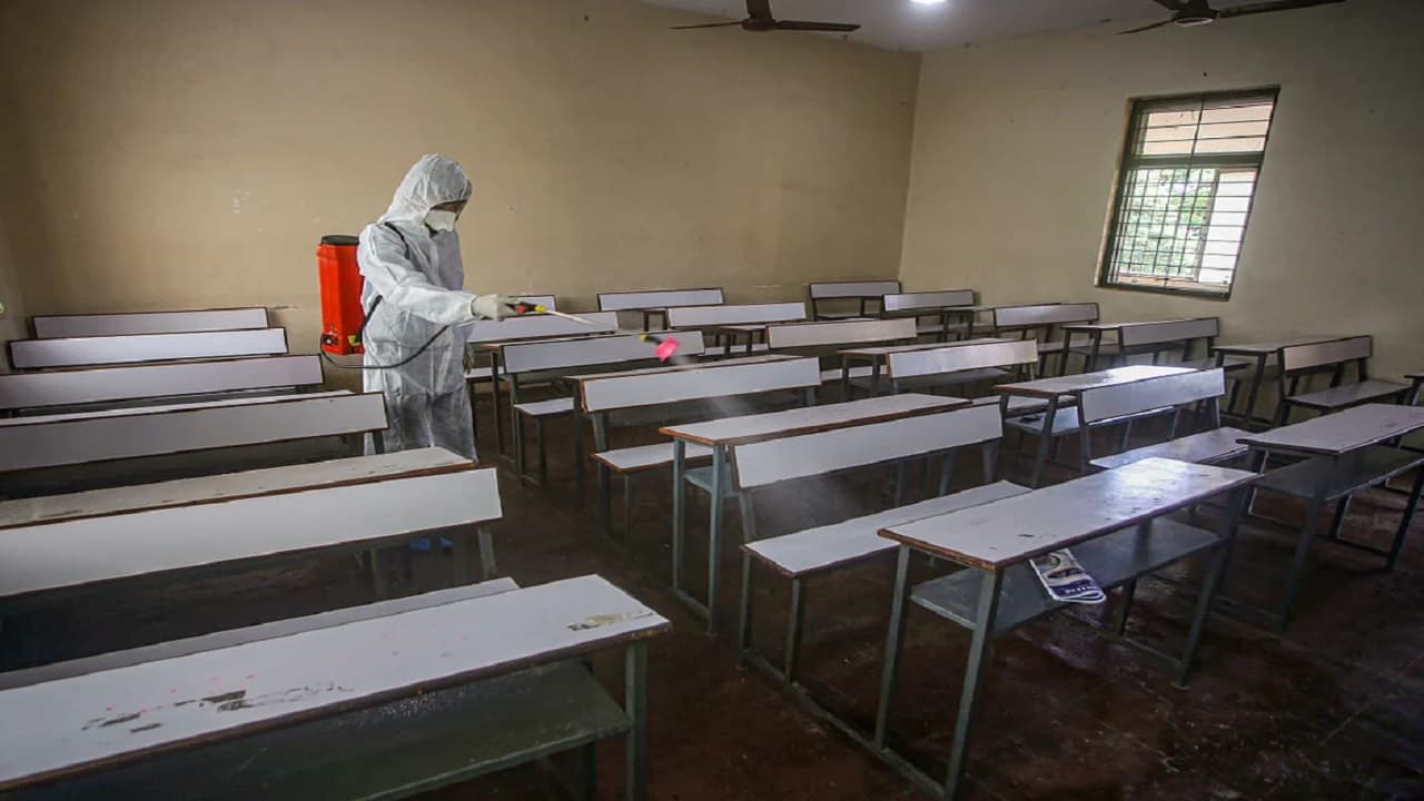 West Bengal School Reopen News: बंगाल में 16 फरवरी से खुलेंगे सभी प्राथमिक स्कूल, नाइट कर्फ्यू जारी