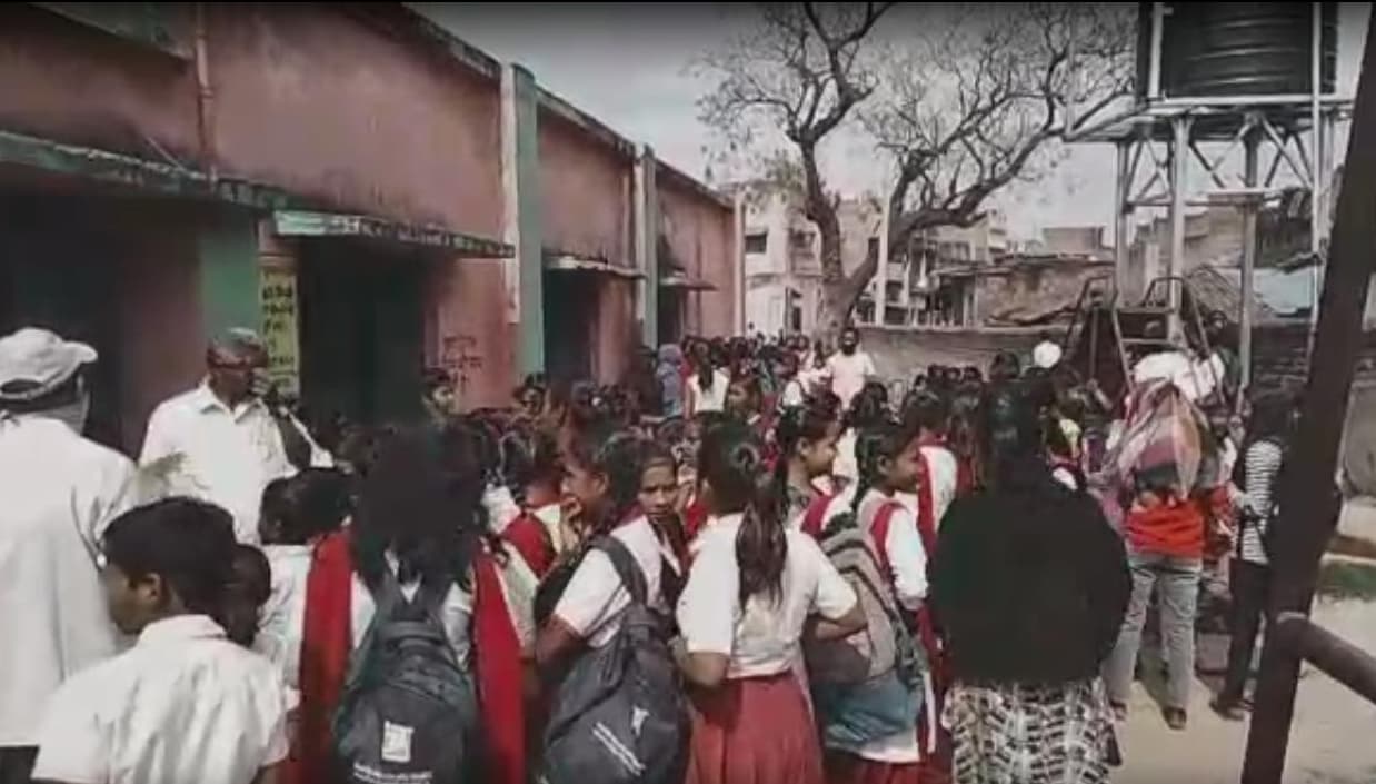 Unlock : लॉकडाउन के बाद स्कूल खोलने की तैयारी शुरू, सरकारी स्कूलों के 47.95 लाख बच्चों के लिए होंगे ये इंतजाम Unlock : लॉकडाउन के बाद स्कूल खोलने की तैयारी शुरू, सरकारी स्कूलों के 47.95 लाख बच्चों के लिए होंगे ये इंतजाम