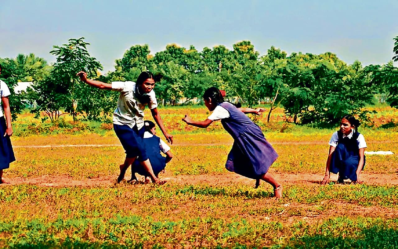 झारखंड के करीब 17 हजार स्कूलों में मैदान नहीं, पर हर दिन एक घंटा खेलने का आदेश जारी