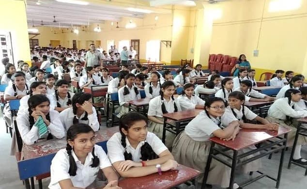 सोशल मीडिया में वायरल हुई यूपी में 15 फरवरी तक स्कूलों के बंद रहने की खबर, शाम को पता चली सच्चाई