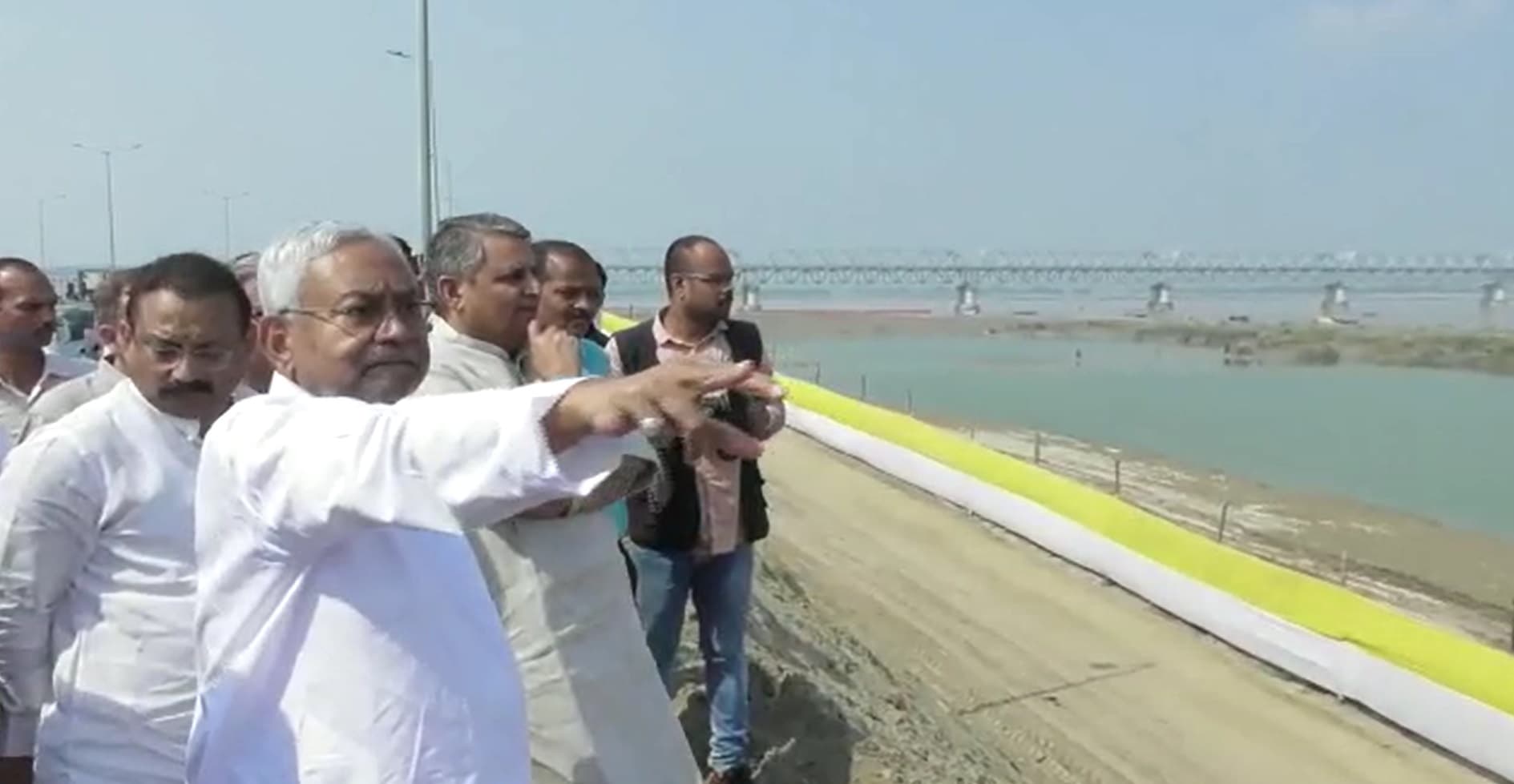 छठ की तैयारी को लेकर CM नीतीश कुमार ने घाटों का किया निरीक्षण, चोट दिखाते हुए बोले- काम ही करते रहते हैं
