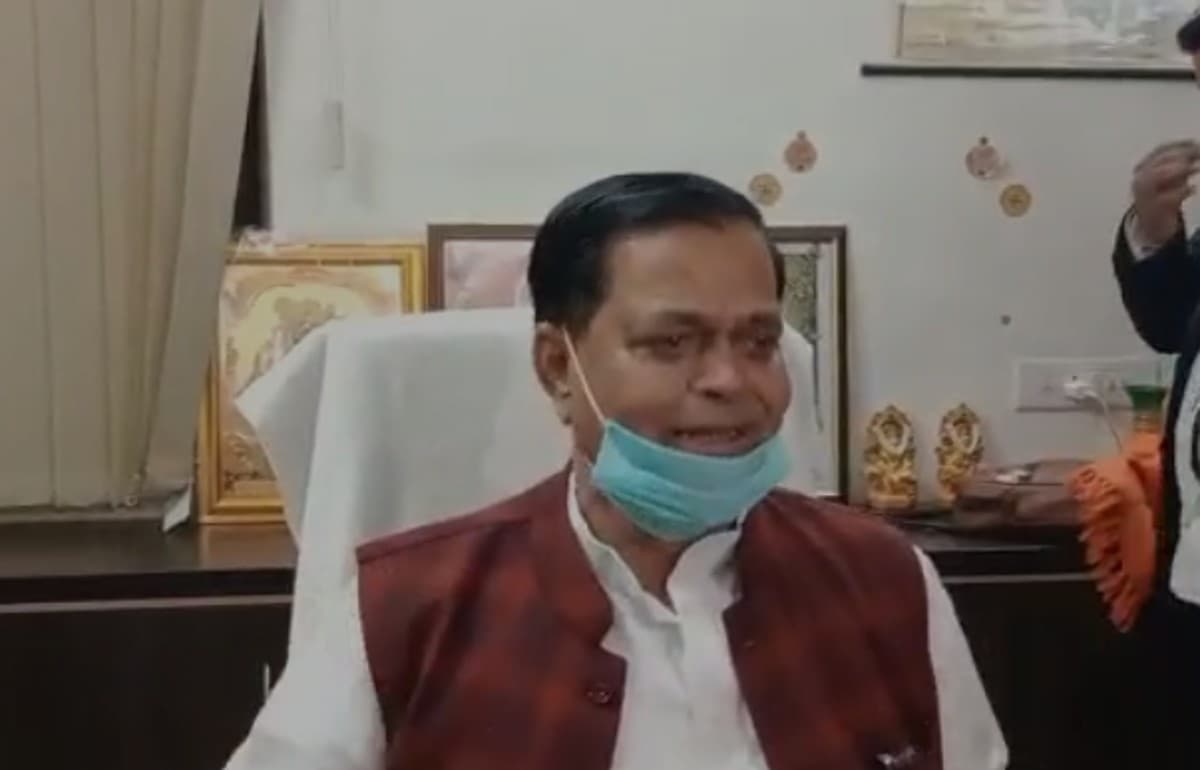 UP Chunav 2022: बीजेपी से टिकट कटने पर फूट-फूटकर रोये एसके शर्मा, प्रेस वार्ता के दौरान कही ये बात