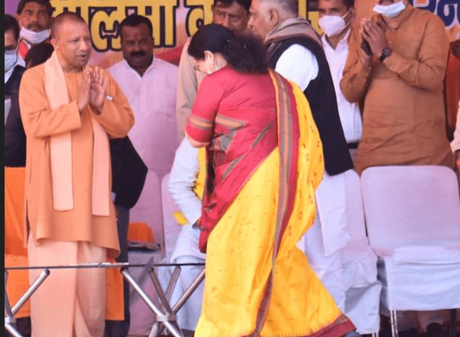 CM योगी ने मुजफ्फरनगर के दंगे को लेकर कसा तंज, कहा- कार सेवकों पर गोली चलाने वाले क्या बनवाएंगे मंदिर
