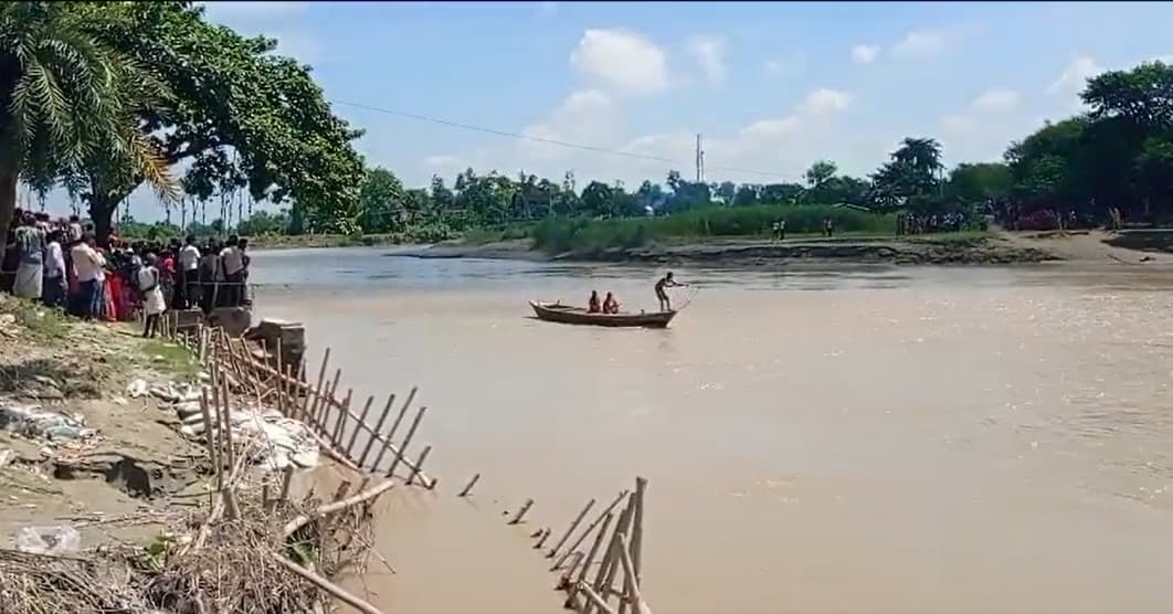 बिहार: मुजफ्फरपुर नाव हादसे में 7 लोग अभी तक लापता, जानिए चिराग पासवान ने क्यों सीएम नीतीश को लगा दिया फोन...