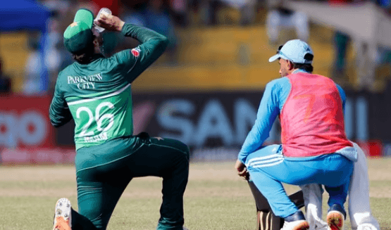 PHOTOS : क्यों बैठकर पानी पीते हैं ये खिलाड़ी, क्या आयुर्वेद के हैं कद्रदान