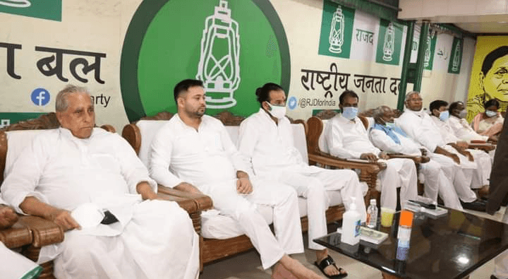 तेजप्रताप यादव और जगदानंद सिंह के बीच तल्खी पर तेजस्वी ने दी सफाई, कार्यालय नहीं आने को लेकर कही ये बात…