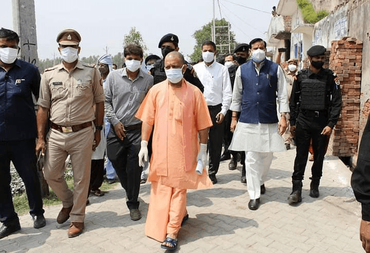 UP News: सीएम योगी का होने वाला था कार्यक्रम, ऑडिटोरियम में रिवॉल्वर लेकर घुस गया युवक