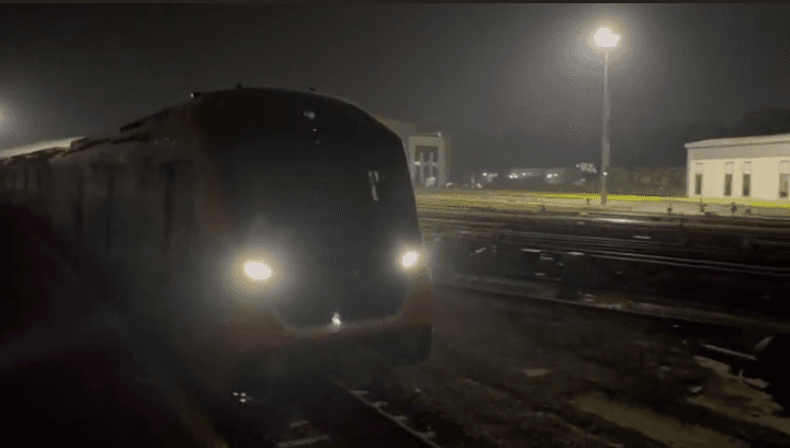 Kanpur News : दिवाली से पहले कानपुर में ट्रैक पर दौड़ने लगी मेट्रो, यहां देखें ट्रायल का पूरा वीडियो